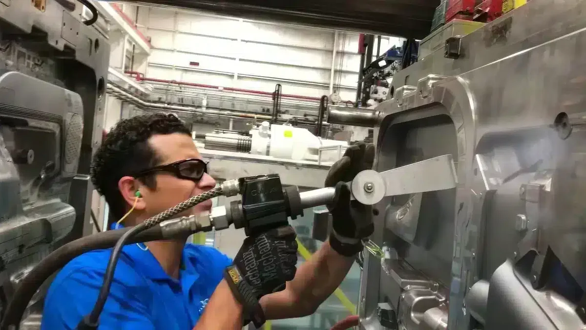 Cold Jet mold cleaning demonstration